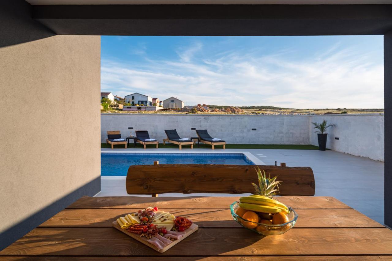 Luxury Villa Noemi Ražanac Eksteriør bilde