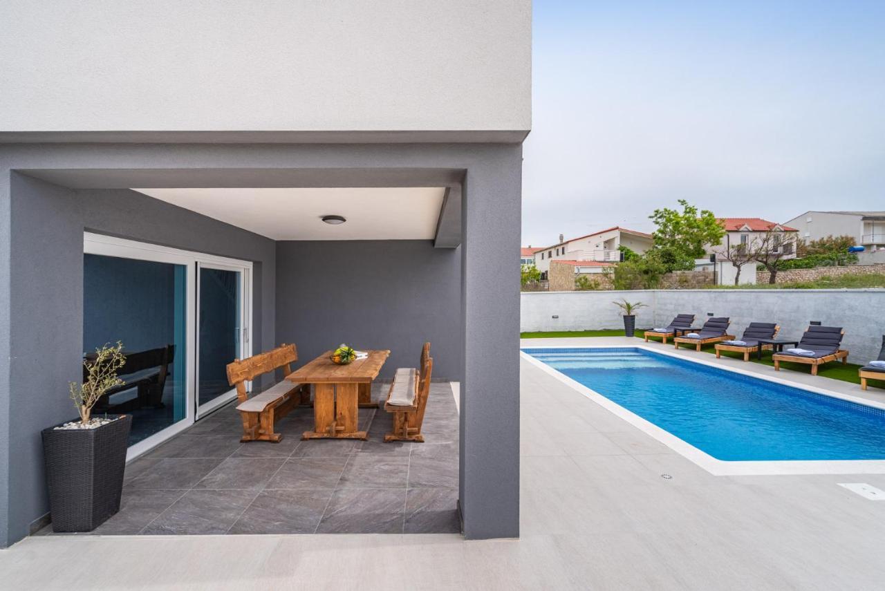 Luxury Villa Noemi Ražanac Eksteriør bilde