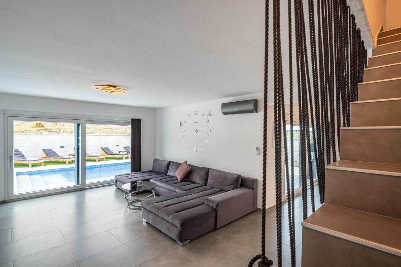 Luxury Villa Noemi Ražanac Eksteriør bilde
