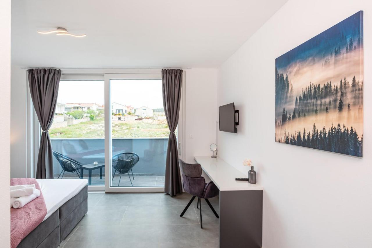 Luxury Villa Noemi Ražanac Eksteriør bilde
