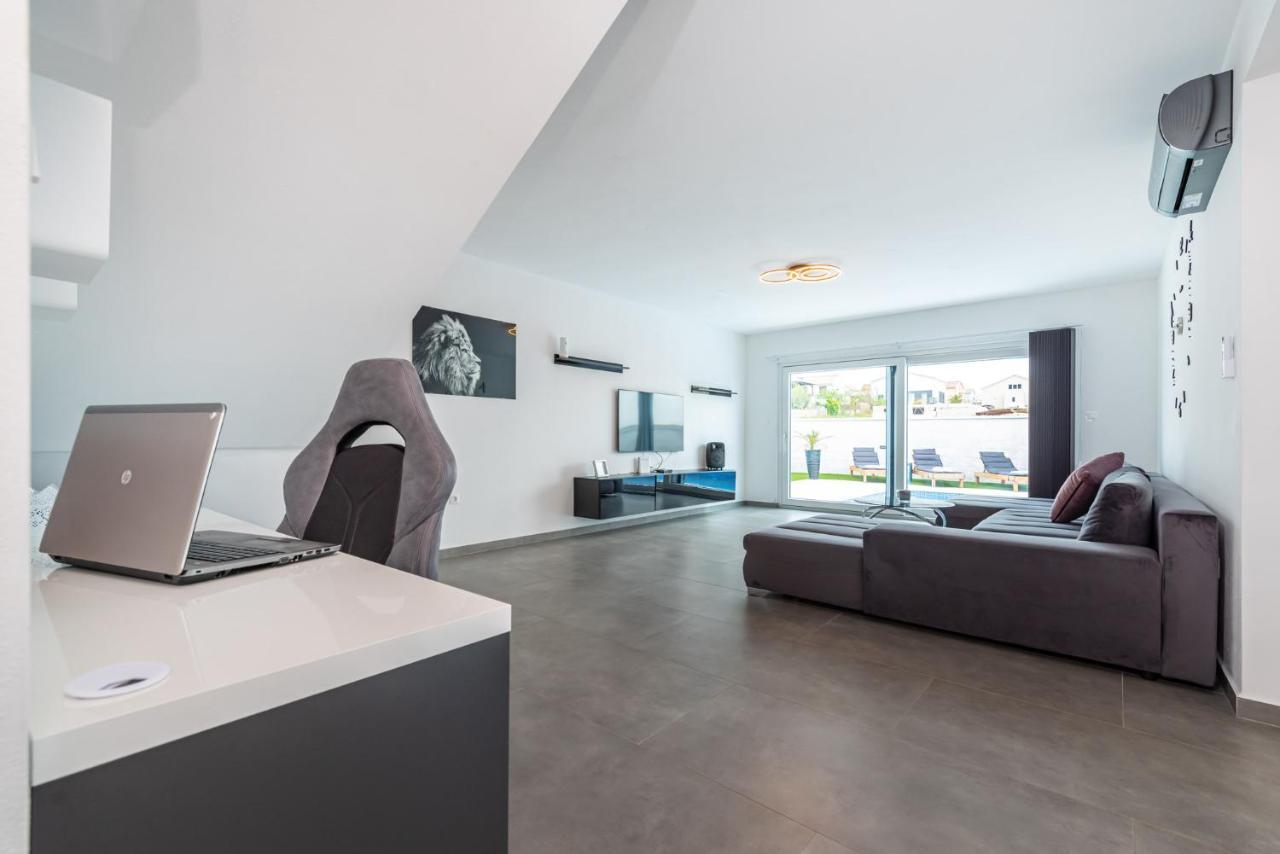 Luxury Villa Noemi Ražanac Eksteriør bilde