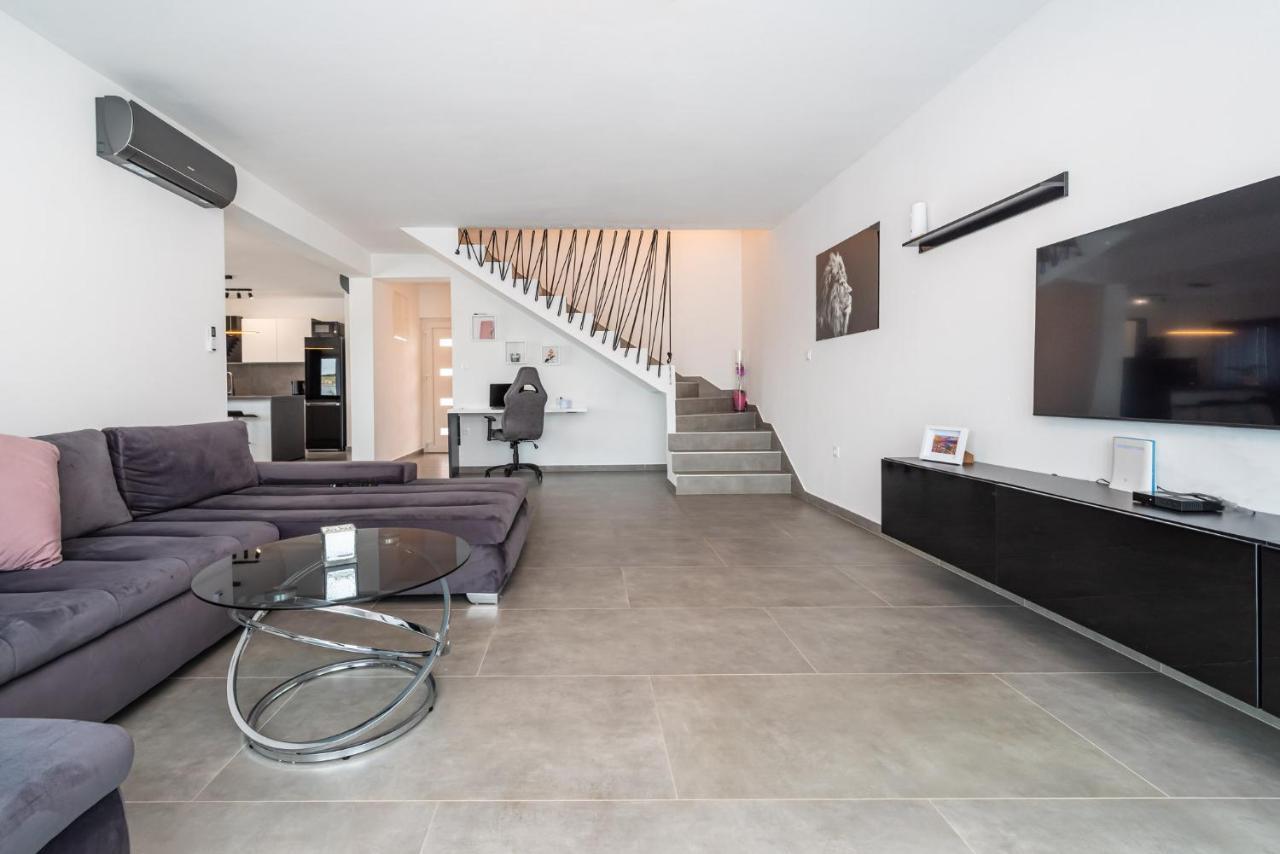 Luxury Villa Noemi Ražanac Eksteriør bilde