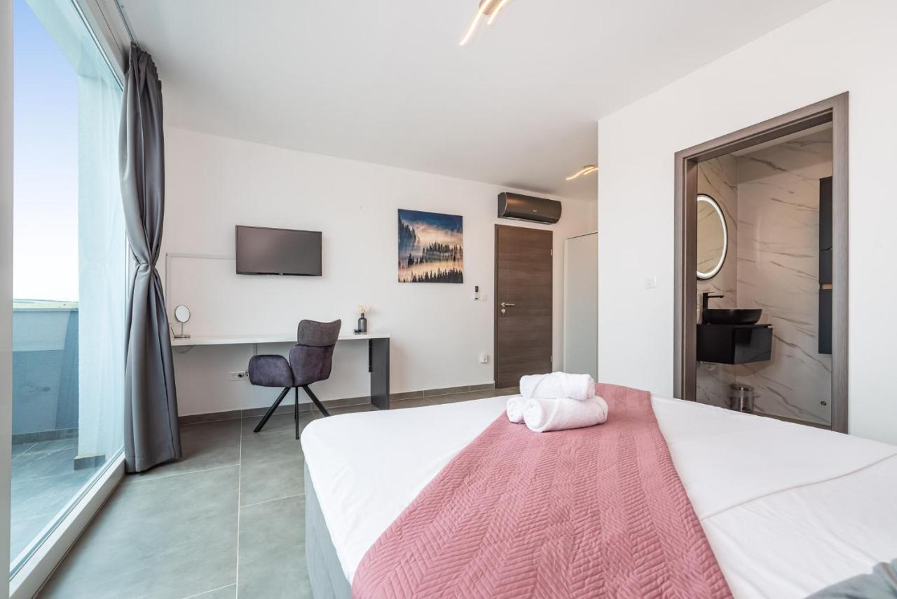 Luxury Villa Noemi Ražanac Eksteriør bilde