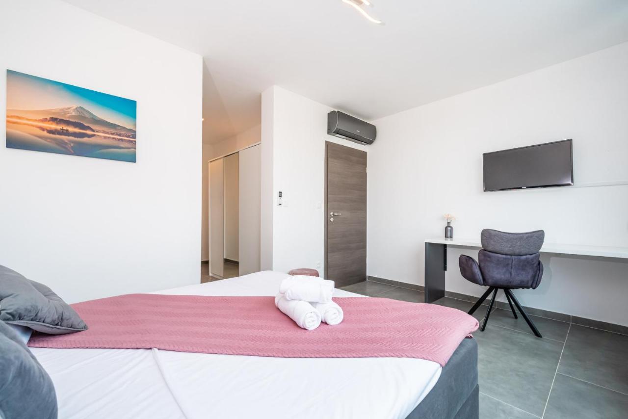 Luxury Villa Noemi Ražanac Eksteriør bilde