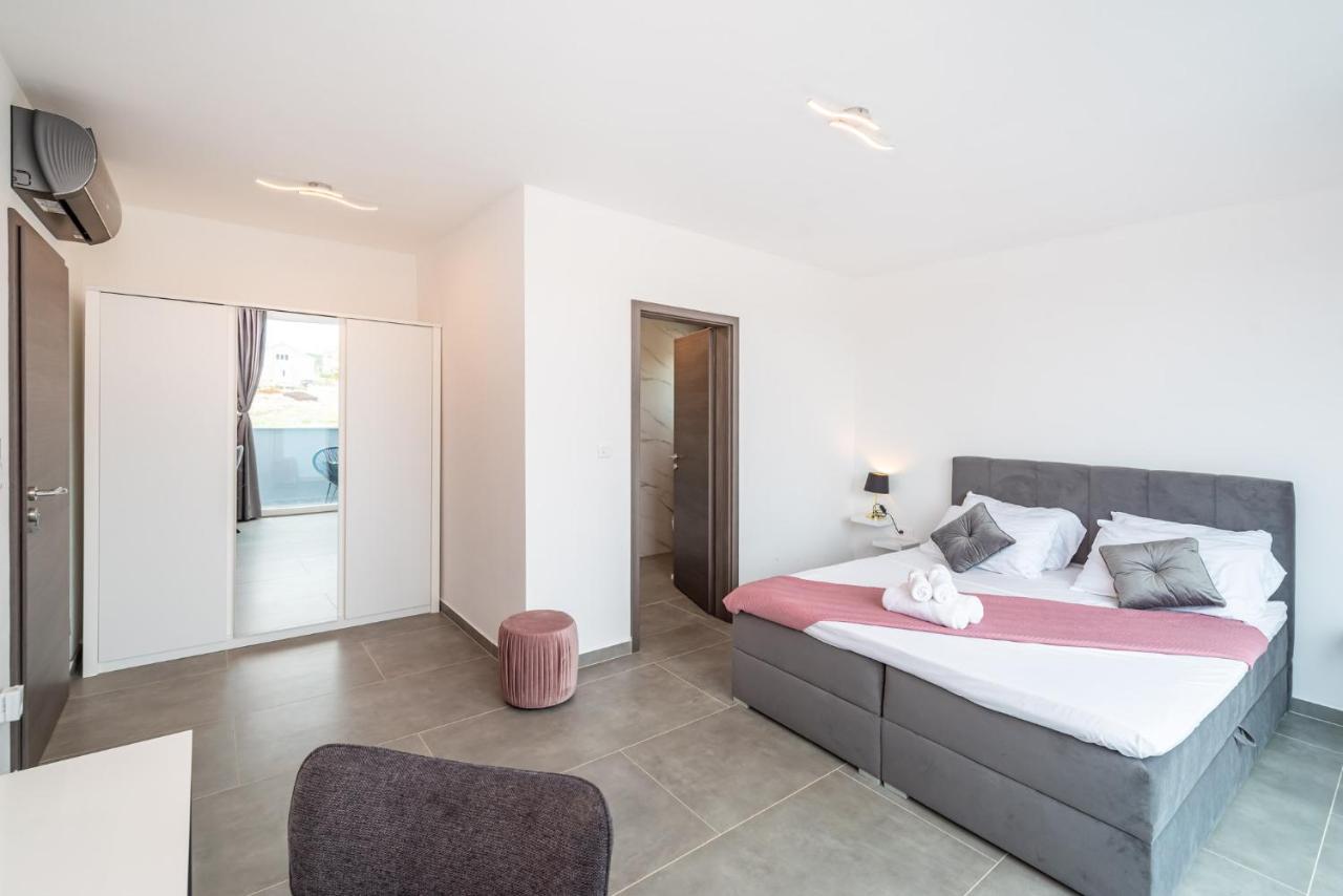 Luxury Villa Noemi Ražanac Eksteriør bilde