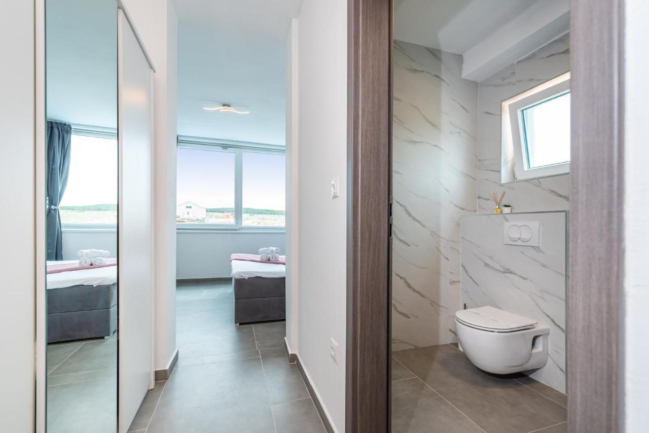Luxury Villa Noemi Ražanac Eksteriør bilde