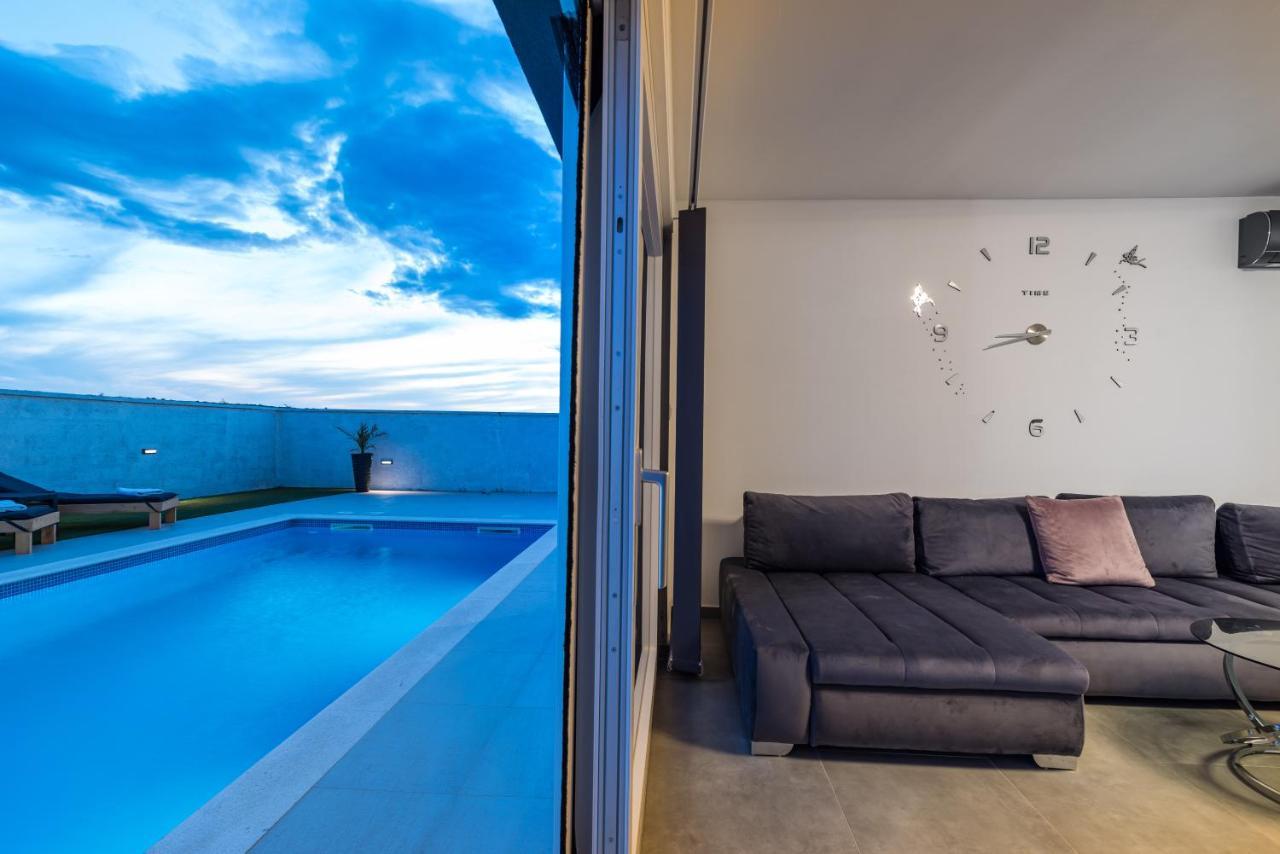 Luxury Villa Noemi Ražanac Eksteriør bilde