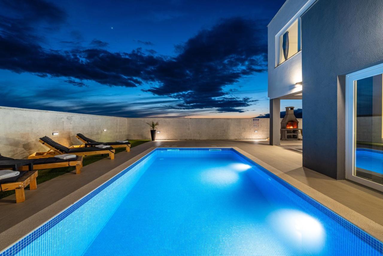 Luxury Villa Noemi Ražanac Eksteriør bilde