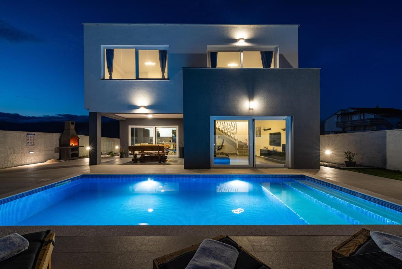 Luxury Villa Noemi Ražanac Eksteriør bilde